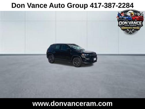 Diamond Black Crystal Pearlcoat 2026 Jeep Compass Latitude