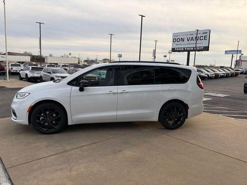 2026 Chrysler Pacifica L