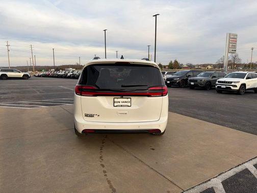 2026 Chrysler Pacifica L