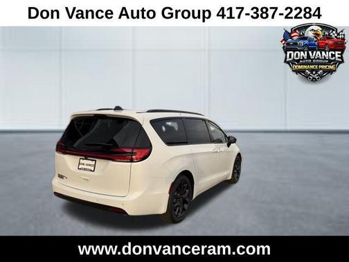 Bright White Clearcoat 2026 Chrysler Pacifica L