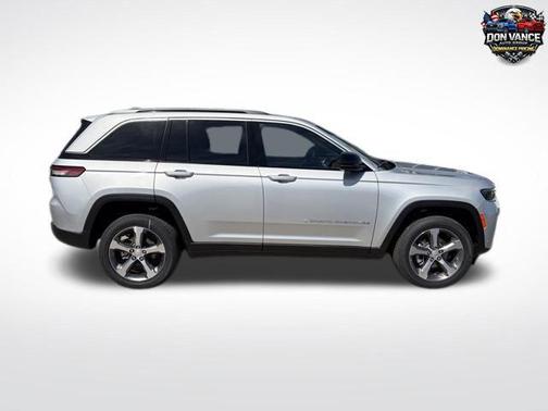Silver Zynith 2026 Jeep Grand Cherokee Limited
