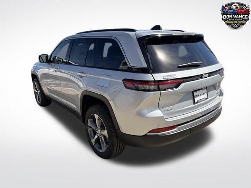 Silver Zynith 2026 Jeep Grand Cherokee Limited