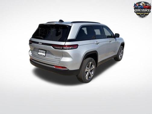 Silver Zynith 2026 Jeep Grand Cherokee Limited