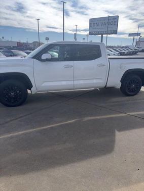 2022 Toyota Tundra SR5