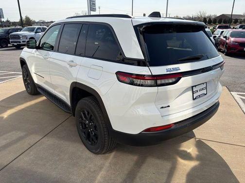 2026 Jeep Grand Cherokee Altitude