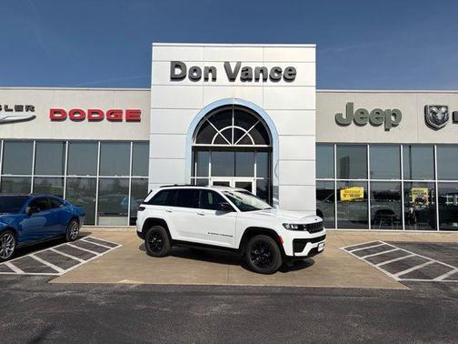 2026 Jeep Grand Cherokee Altitude