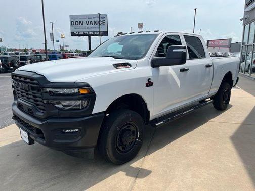 2025 RAM 2500 Tradesman Crew Cab 4x4 6'4' Box