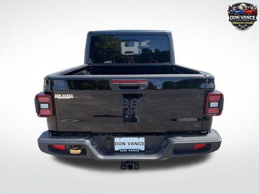 Black Clearcoat 2026 Jeep Gladiator 85th Anniversary Edition