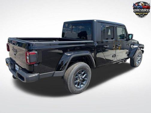Black Clearcoat 2026 Jeep Gladiator 85th Anniversary Edition
