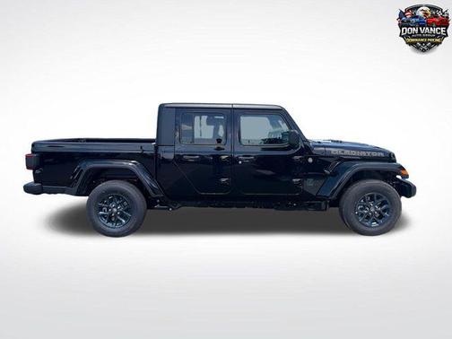 Black Clearcoat 2026 Jeep Gladiator 85th Anniversary Edition