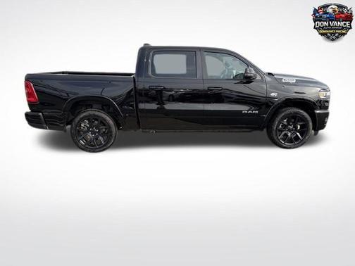 Diamond Black Crystal Pearlcoat 2026 RAM 1500 Laramie