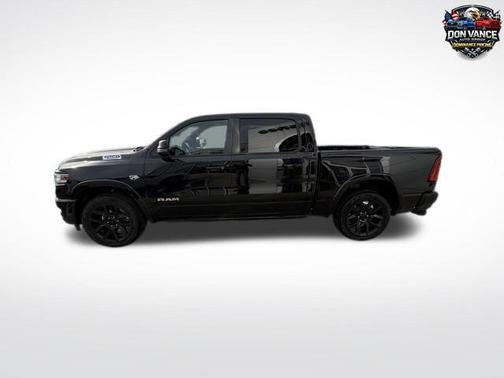 Diamond Black Crystal Pearlcoat 2026 RAM 1500 Laramie