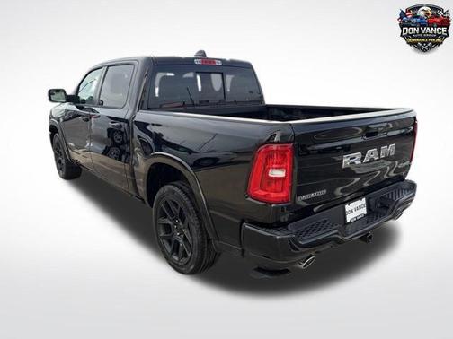 Diamond Black Crystal Pearlcoat 2026 RAM 1500 Laramie