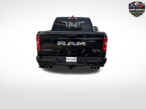 Diamond Black Crystal Pearlcoat 2026 RAM 1500 Laramie