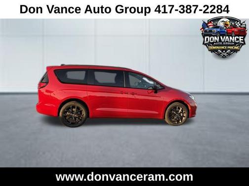 Red Hot Pearlcoat 2026 Chrysler Pacifica L