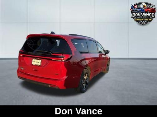 Red Hot Pearlcoat 2026 Chrysler Pacifica L