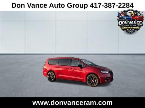 Red Hot Pearlcoat 2026 Chrysler Pacifica L