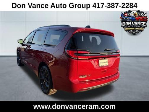 Red Hot Pearlcoat 2026 Chrysler Pacifica L