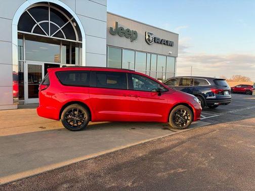 2026 Chrysler Pacifica L