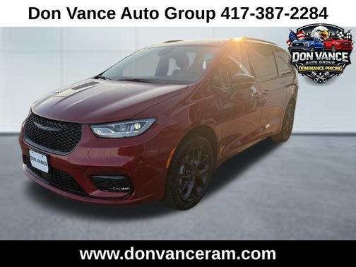 Red Hot Pearlcoat 2026 Chrysler Pacifica L