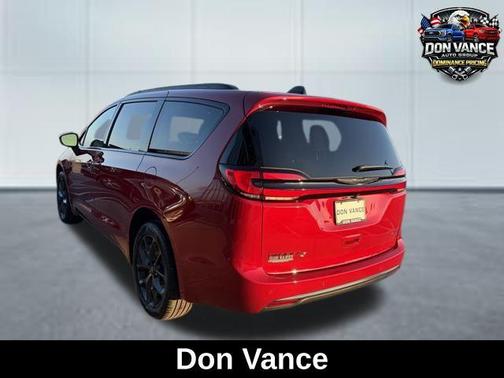 Red Hot Pearlcoat 2026 Chrysler Pacifica L