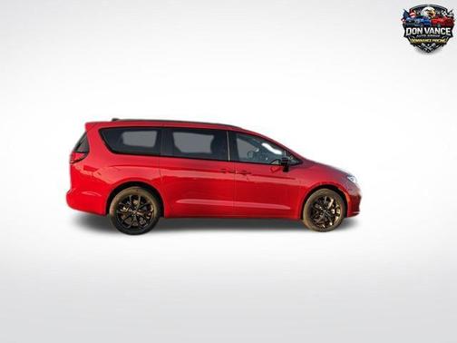 Red Hot Pearlcoat 2026 Chrysler Pacifica L