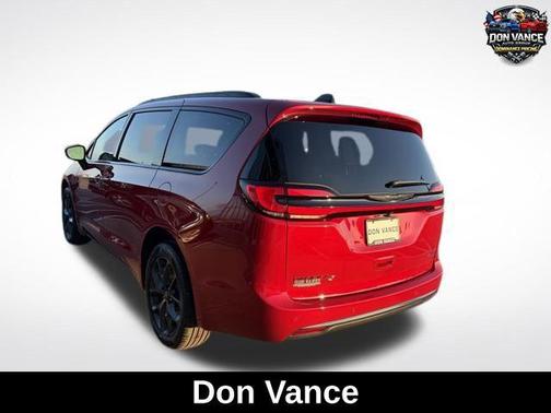 Red Hot Pearlcoat 2026 Chrysler Pacifica L