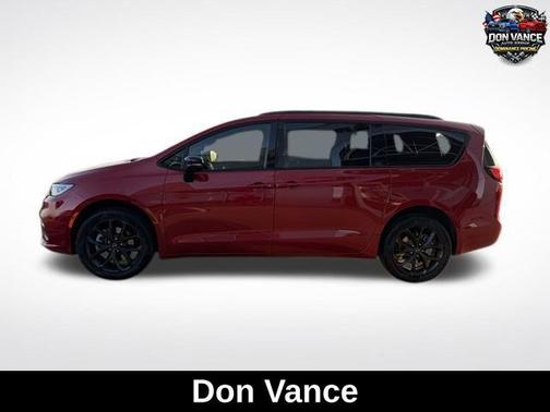 Red Hot Pearlcoat 2026 Chrysler Pacifica L