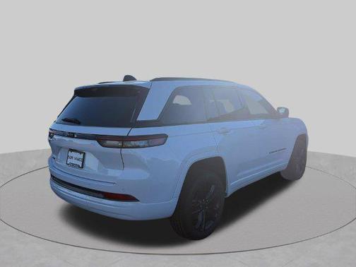 Bright White Clearcoat 2027 Jeep Grand Cherokee Limited