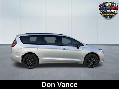 Silver Mist Clearcoat 2026 Chrysler Pacifica L