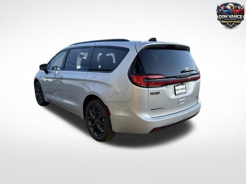 Silver Mist Clearcoat 2026 Chrysler Pacifica L