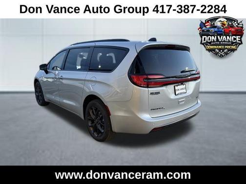 Silver Mist Clearcoat 2026 Chrysler Pacifica L