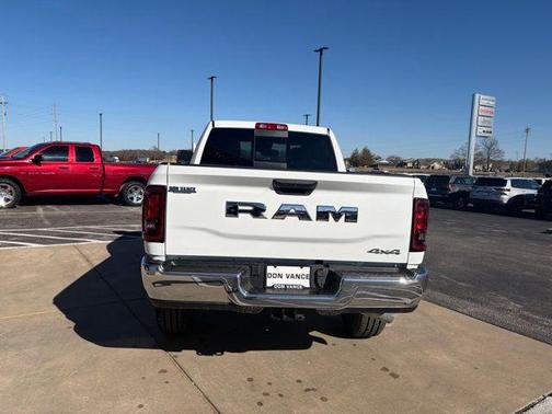 2026 RAM 2500 Tradesman Crew Cab 4x4 6'4' Box