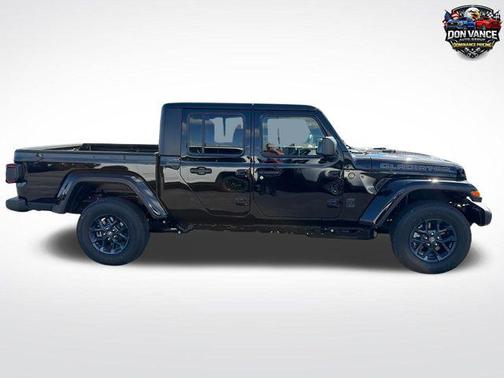 Black Clearcoat 2026 Jeep Gladiator 85th Anniversary Edition