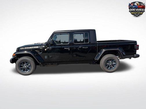 Black Clearcoat 2026 Jeep Gladiator 85th Anniversary Edition