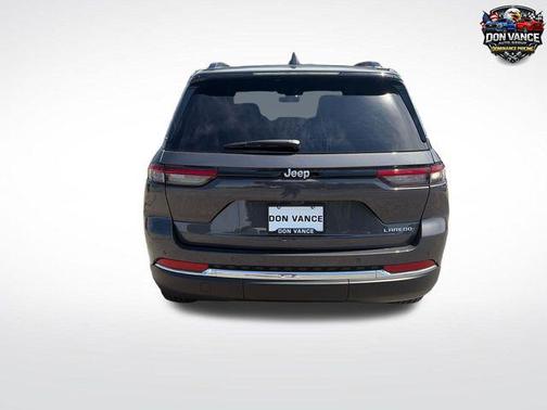Baltic Gray Metallic Clearcoat 2026 Jeep Grand Cherokee Laredo