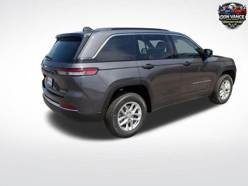 Baltic Gray Metallic Clearcoat 2026 Jeep Grand Cherokee Laredo