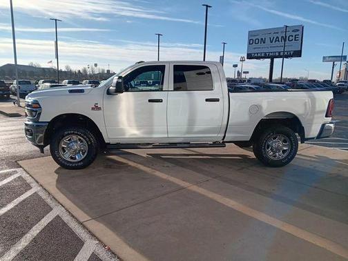 2026 RAM 3500 Tradesman Crew Cab 4x4 6'4' Box