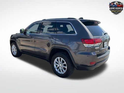 Granite Crystal Metallic Clearcoat 2021 Jeep Grand Cherokee Laredo