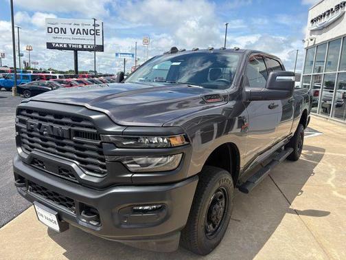 2025 RAM 2500 Tradesman Crew Cab 4x4 6'4' Box