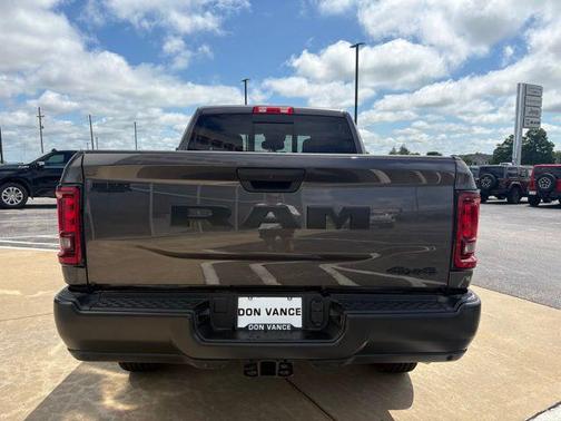 2025 RAM 2500 Tradesman Crew Cab 4x4 6'4' Box