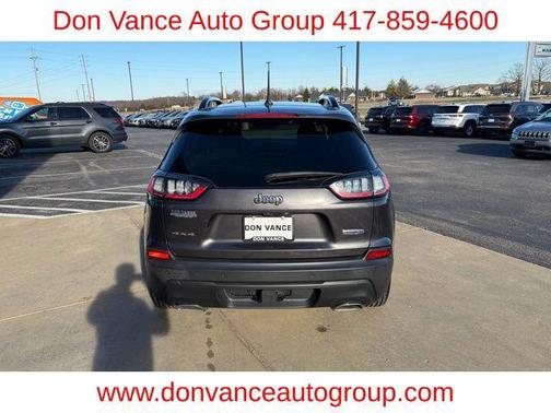 Granite Crystal Metallic Clearcoat 2022 Jeep Cherokee Latitude Lux