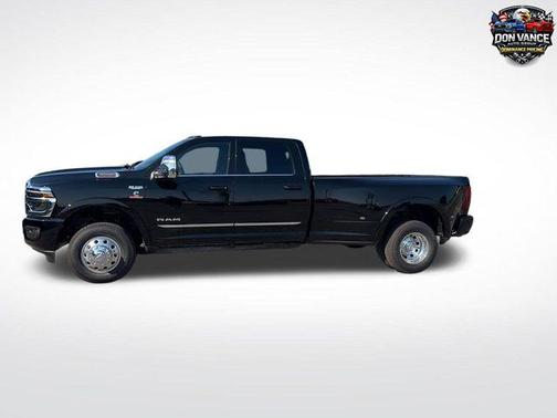 Diamond Black Crystal Pearlcoat 2026 RAM 3500 Limited Crew Cab 4x4 8' Box
