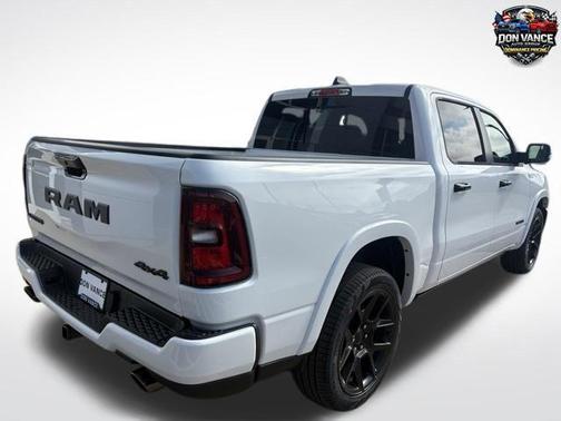 Ivory White Tri-Coat Pearlcoat 2026 RAM 1500 Laramie