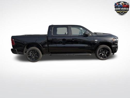 Diamond Black Crystal Pearlcoat 2026 RAM 1500 Laramie
