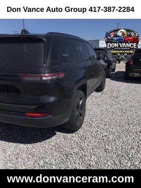 Diamond Black Crystal Pearlcoat 2023 Jeep Grand Cherokee Limited