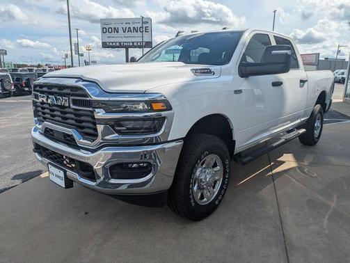 2025 RAM 2500 Tradesman Crew Cab 4x4 6'4' Box