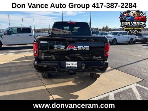 Diamond Black Crystal Pearlcoat 2026 RAM 2500 Big Horn Crew Cab 4x4 6'4' Box