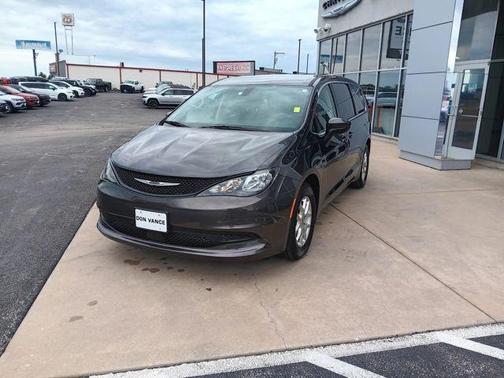 2022 Chrysler Voyager LX