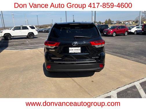 Midnight Black Metallic 2019 Toyota Highlander XLE